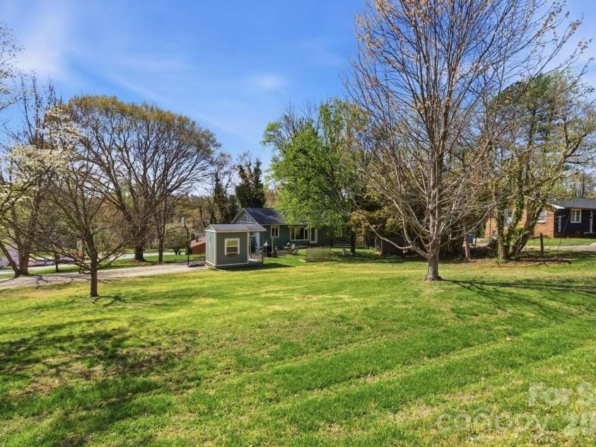 120 42nd Avenue Circle, Hickory, NC 28601.  MLS# CAR4364282, YatesRealty ID 21328. 