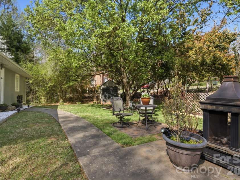 120 42nd Avenue Circle, Hickory, NC 28601.  MLS# CAR4364282, YatesRealty ID 21328. 
