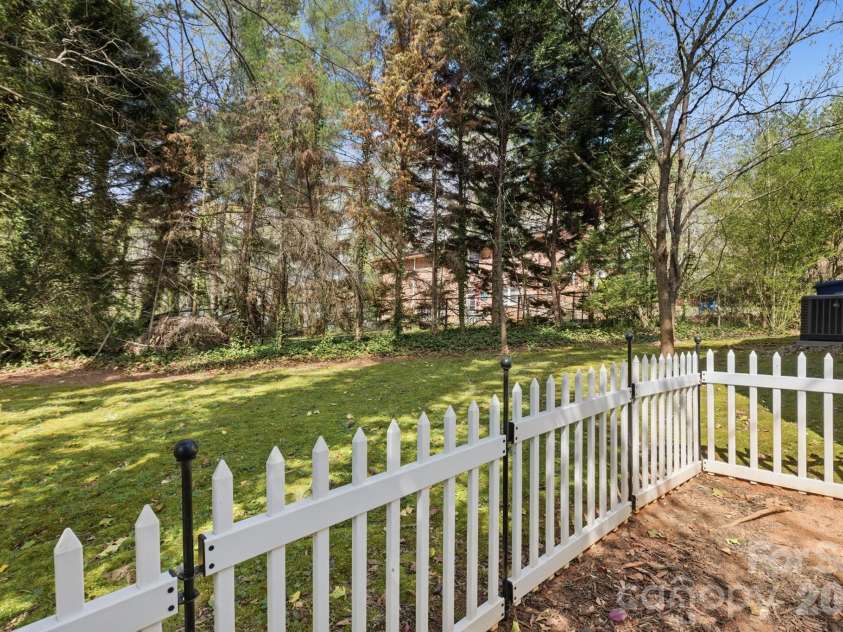 120 42nd Avenue Circle, Hickory, NC 28601.  MLS# CAR4364282, YatesRealty ID 21328. 