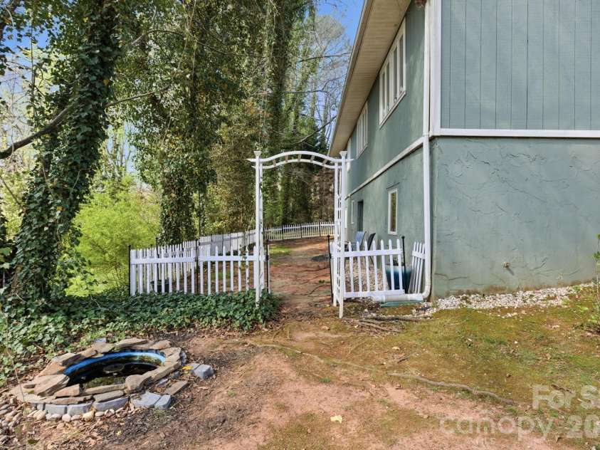 120 42nd Avenue Circle, Hickory, NC 28601.  MLS# CAR4364282, YatesRealty ID 21328. 