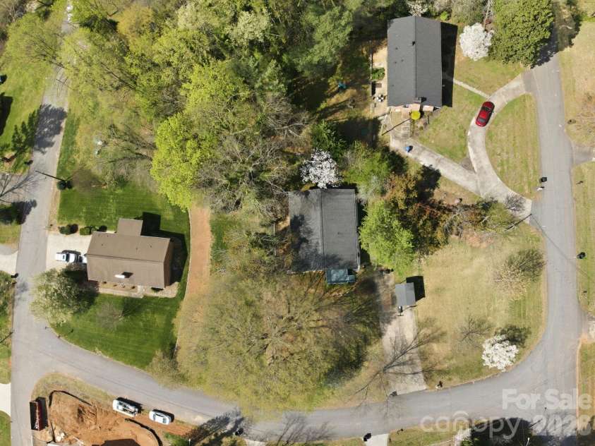 120 42nd Avenue Circle, Hickory, NC 28601.  MLS# CAR4364282, YatesRealty ID 21328. 