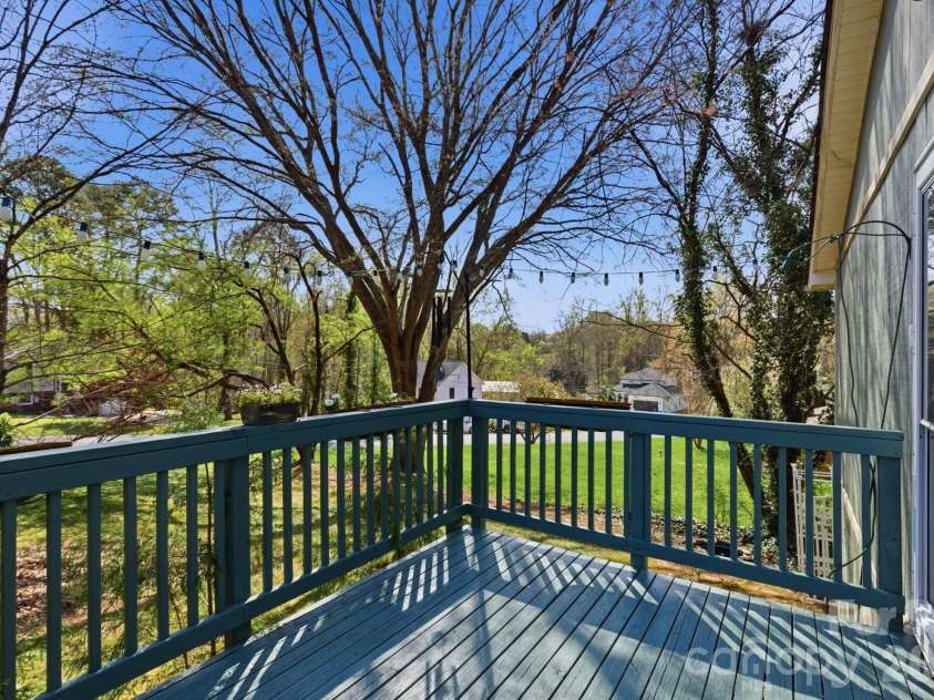 120 42nd Avenue Circle, Hickory, NC 28601.  MLS# CAR4364282, YatesRealty ID 21328. 