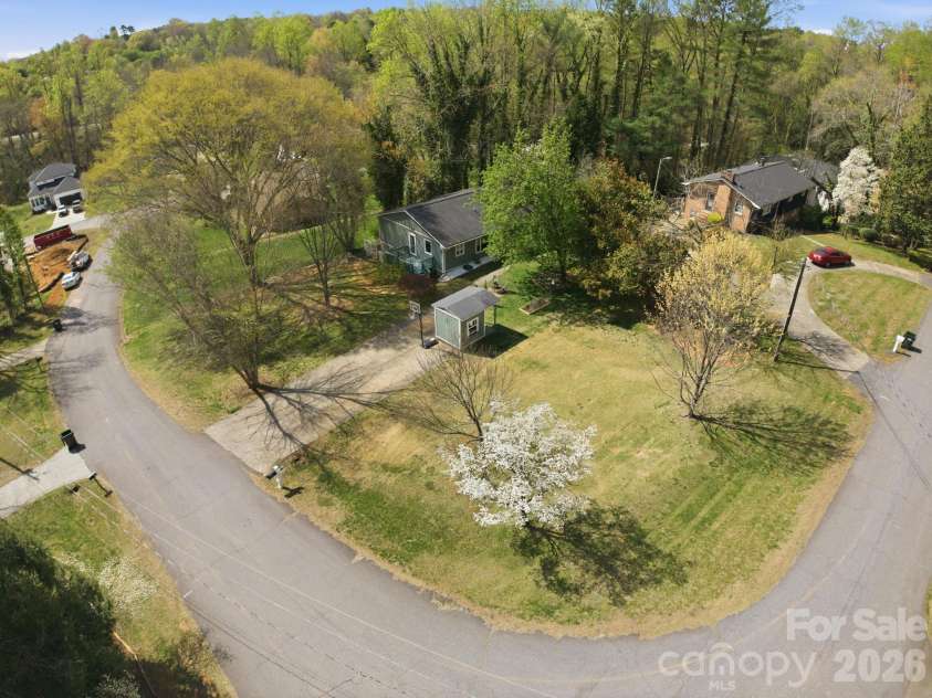 120 42nd Avenue Circle, Hickory, NC 28601.  MLS# CAR4364282, YatesRealty ID 21328. Aerial view