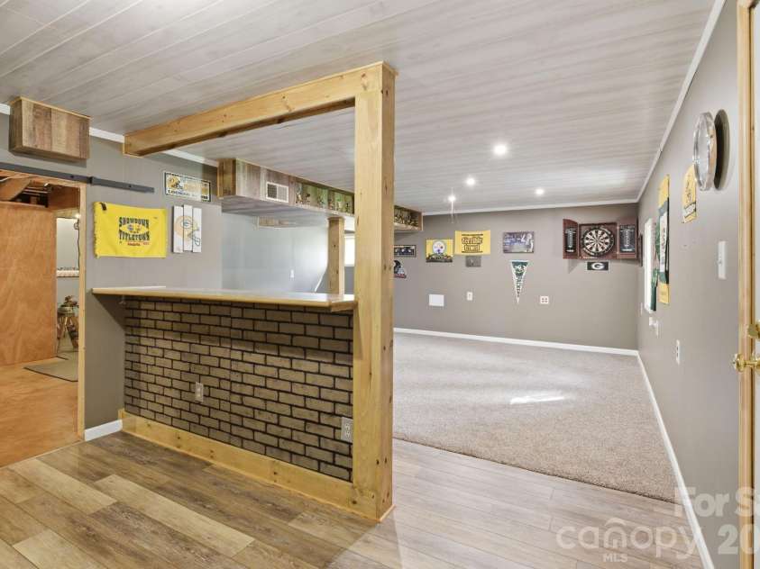 120 42nd Avenue Circle, Hickory, NC 28601.  MLS# CAR4364282, YatesRealty ID 21328. Bonus Area/Basement
