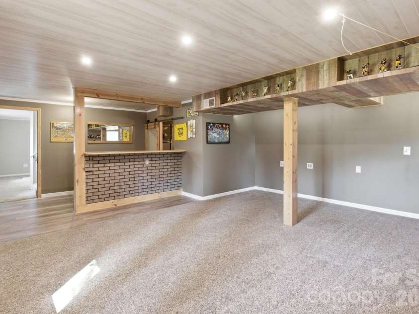 120 42nd Avenue Circle, Hickory, NC 28601.  MLS# CAR4364282, YatesRealty ID 21328. Bonus Area/Basement