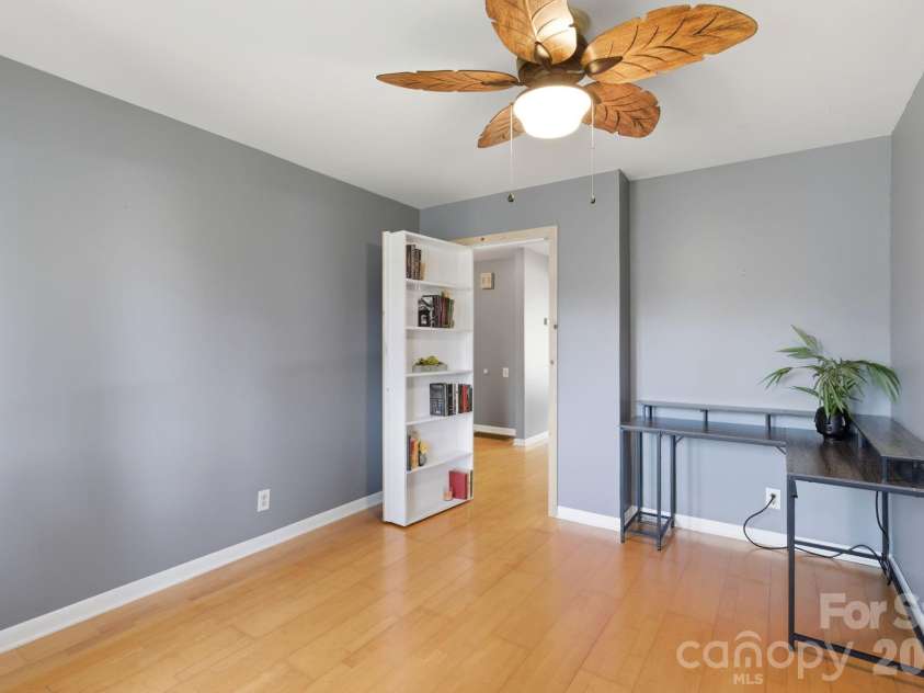 120 42nd Avenue Circle, Hickory, NC 28601.  MLS# CAR4364282, YatesRealty ID 21328. Dedicated Office Space