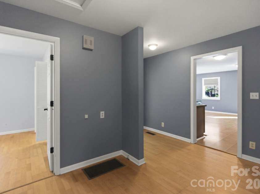 120 42nd Avenue Circle, Hickory, NC 28601.  MLS# CAR4364282, YatesRealty ID 21328. Foyer Area