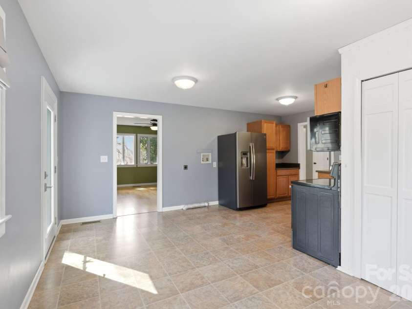 120 42nd Avenue Circle, Hickory, NC 28601.  MLS# CAR4364282, YatesRealty ID 21328. Kitchen/Dining