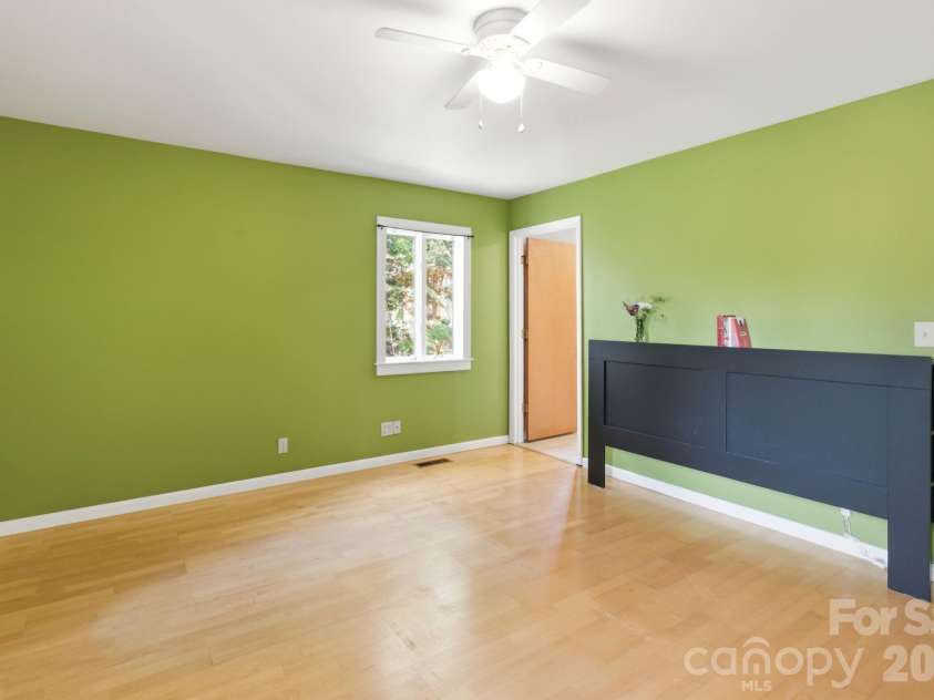 120 42nd Avenue Circle, Hickory, NC 28601.  MLS# CAR4364282, YatesRealty ID 21328. Primary Bedroom