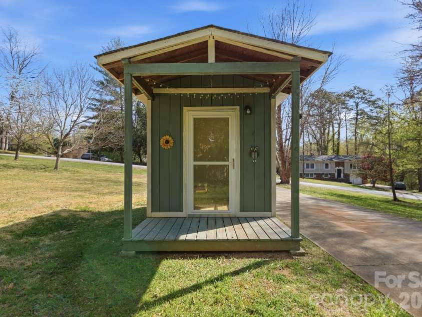 120 42nd Avenue Circle, Hickory, NC 28601.  MLS# CAR4364282, YatesRealty ID 21328. Shed Exterior