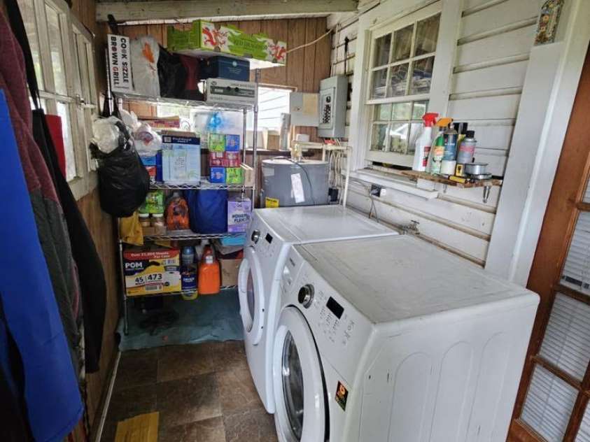 3210 28th Avenue Drive, Hickory, NC 28601.  MLS# CAR4273366, YatesRealty ID 21328. 3210 28th