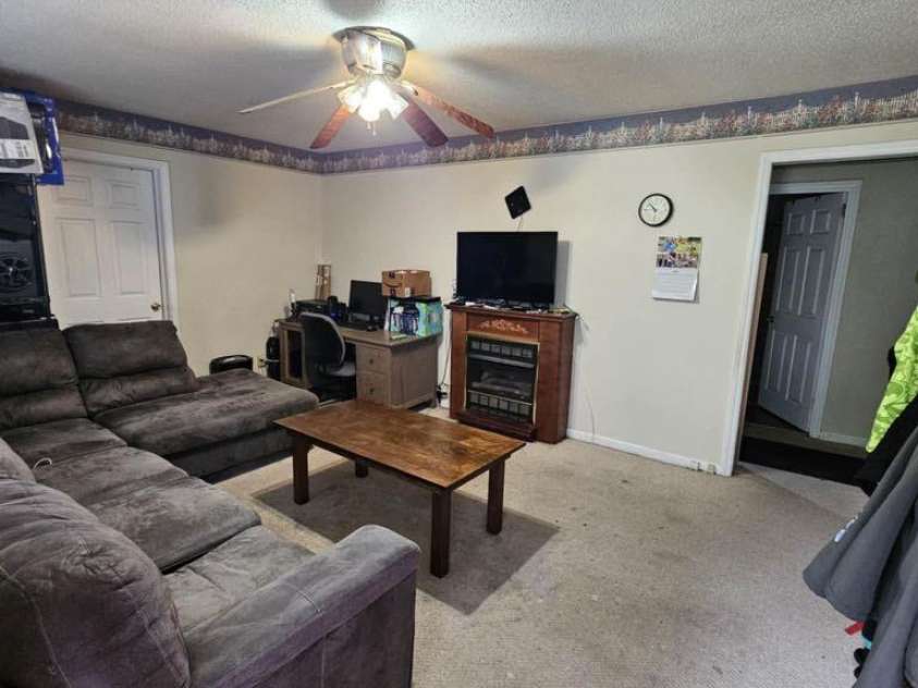 3210 28th Avenue Drive, Hickory, NC 28601.  MLS# CAR4273366, YatesRealty ID 21328. 3210 28th