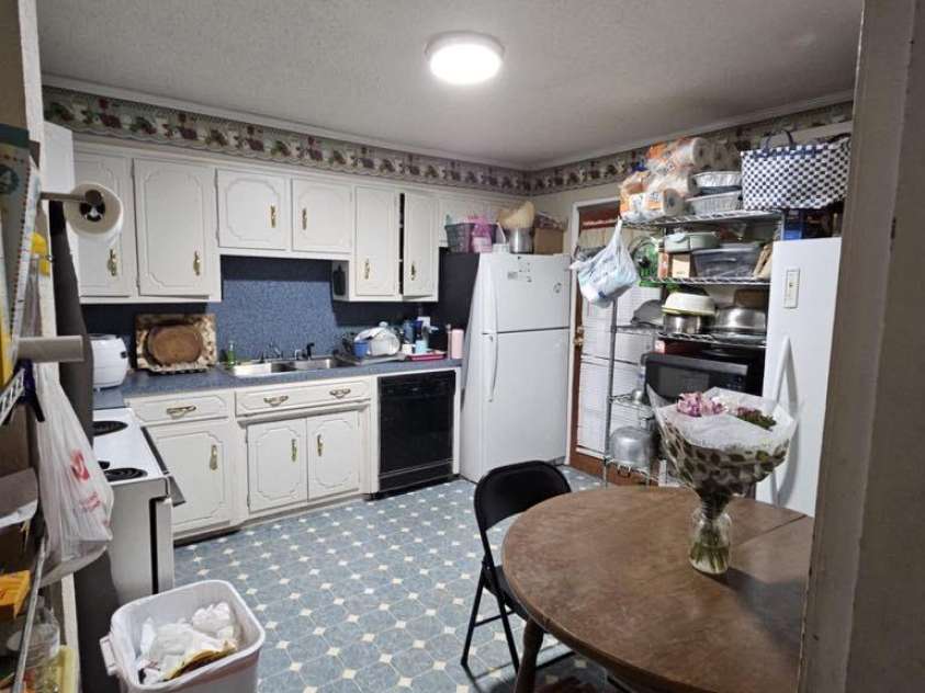 3210 28th Avenue Drive, Hickory, NC 28601.  MLS# CAR4273366, YatesRealty ID 21328. 3210 28th