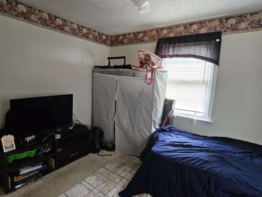 3210 28th Avenue Drive, Hickory, NC 28601.  MLS# CAR4273366, YatesRealty ID 21328. 3210 28th