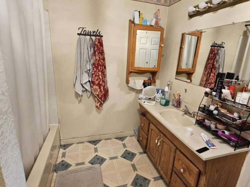 3210 28th Avenue Drive, Hickory, NC 28601.  MLS# CAR4273366, YatesRealty ID 21328. 3210 28th