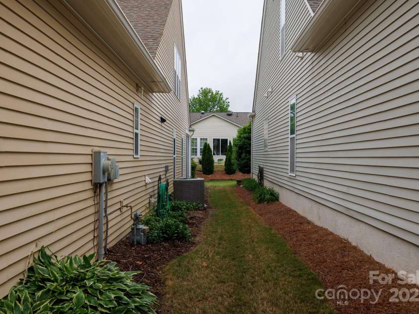 52538 Winchester Street, Fort Mill, SC 29707.  MLS# CAR4252112, YatesRealty ID 21329. 