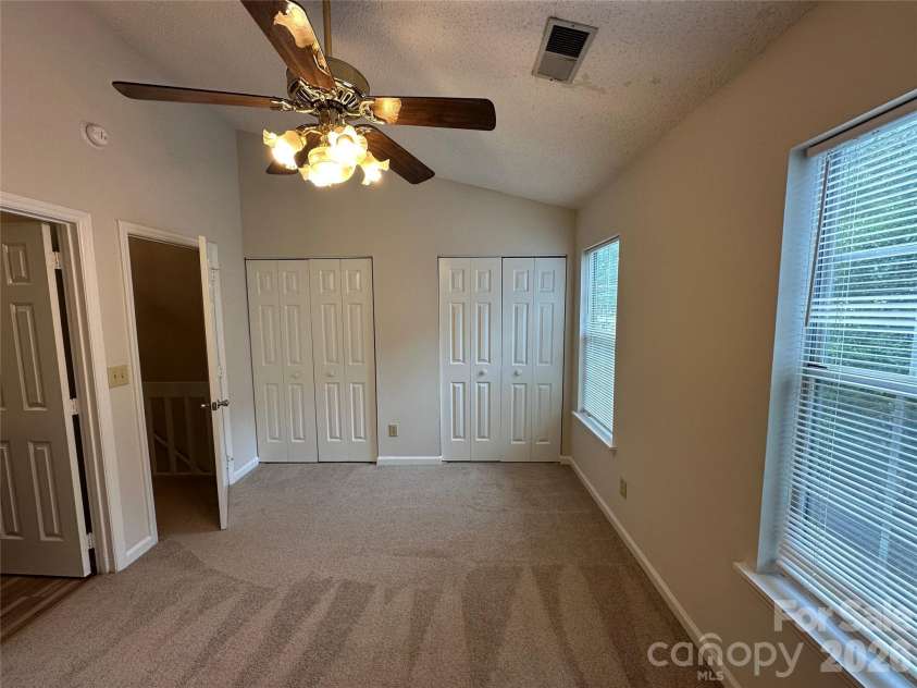 6311 Windsor Gate Lane, Charlotte, NC 28215.  MLS# CAR4378101, YatesRealty ID 21329. 