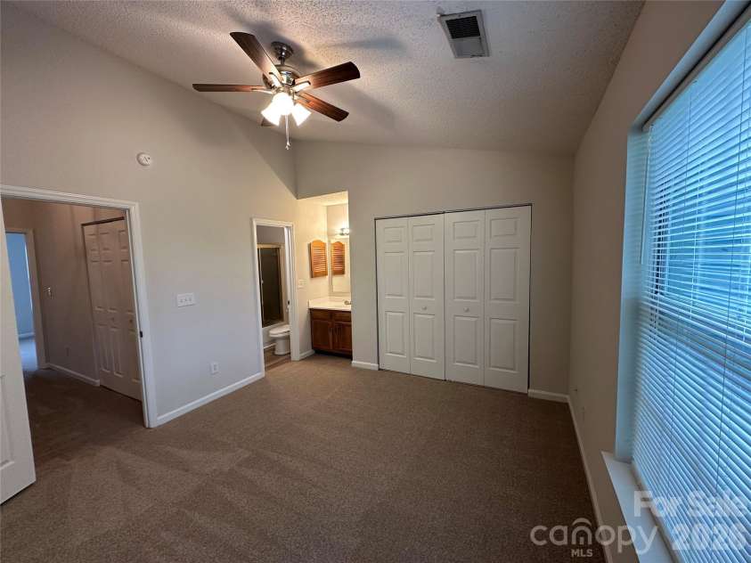 6311 Windsor Gate Lane, Charlotte, NC 28215.  MLS# CAR4378101, YatesRealty ID 21329. 