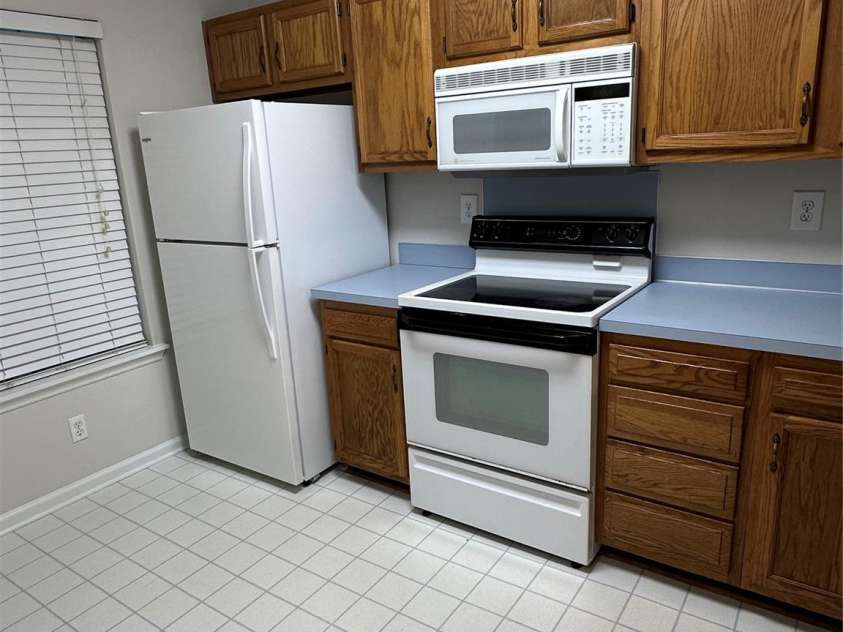 6311 Windsor Gate Lane, Charlotte, NC 28215.  MLS# CAR4378101, YatesRealty ID 21329. 