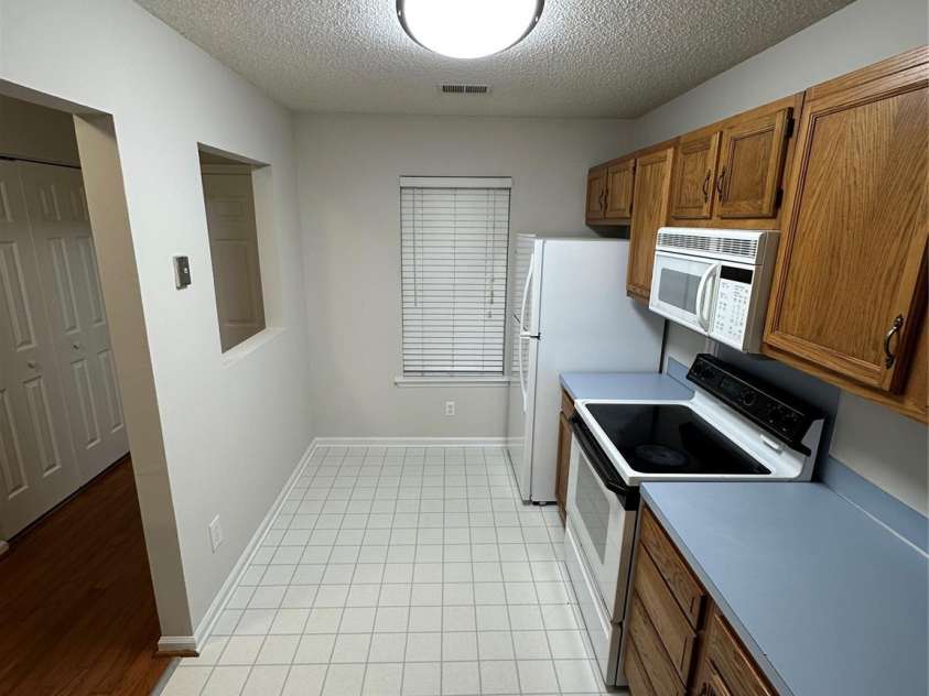 6311 Windsor Gate Lane, Charlotte, NC 28215.  MLS# CAR4378101, YatesRealty ID 21329. 