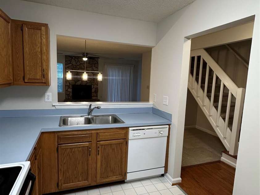6311 Windsor Gate Lane, Charlotte, NC 28215.  MLS# CAR4378101, YatesRealty ID 21329. 