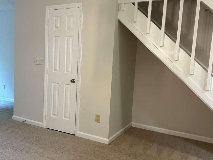 6311 Windsor Gate Lane, Charlotte, NC 28215.  MLS# CAR4378101, YatesRealty ID 21329. 