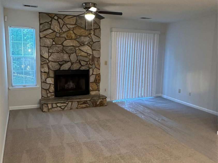 6311 Windsor Gate Lane, Charlotte, NC 28215.  MLS# CAR4378101, YatesRealty ID 21329. 