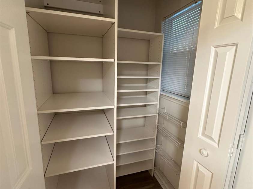 6311 Windsor Gate Lane, Charlotte, NC 28215.  MLS# CAR4378101, YatesRealty ID 21329. 