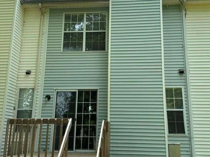 6311 Windsor Gate Lane, Charlotte, NC 28215.  MLS# CAR4378101, YatesRealty ID 21329. 