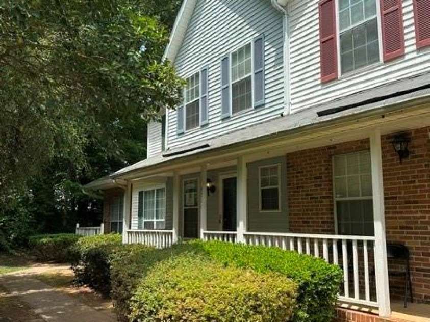 6311 Windsor Gate Lane, Charlotte, NC 28215.  MLS# CAR4378101, YatesRealty ID 21329. 