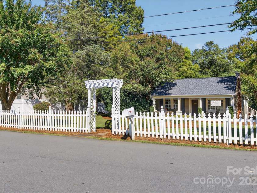 19428 Zion Avenue, Cornelius, NC 28031.  MLS# CAR4314350, YatesRealty ID 2133. 