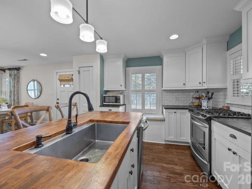 106 Turner Avenue, Charlotte, NC 28216.  MLS# CAR4380792, YatesRealty ID 21330. Kitchen 3