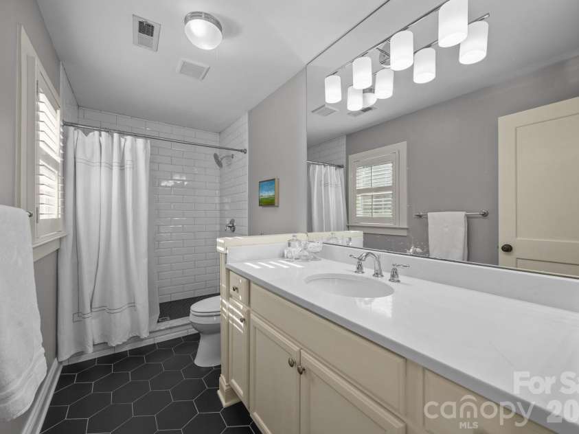 106 Turner Avenue, Charlotte, NC 28216.  MLS# CAR4380792, YatesRealty ID 21330. Owner Bath