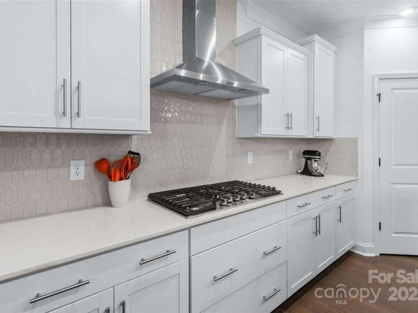 14116 Glaswick Drive, Charlotte, NC 28278.  MLS# CAR4271407, YatesRealty ID 21330. 