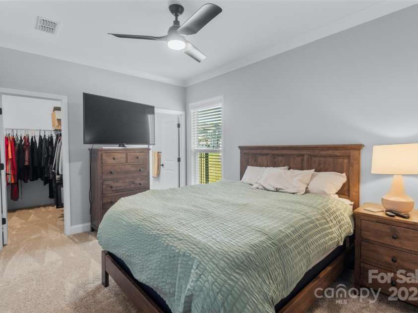 14116 Glaswick Drive, Charlotte, NC 28278.  MLS# CAR4271407, YatesRealty ID 21330. 