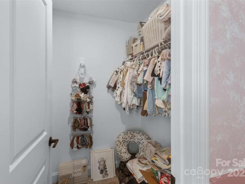 14116 Glaswick Drive, Charlotte, NC 28278.  MLS# CAR4271407, YatesRealty ID 21330. 