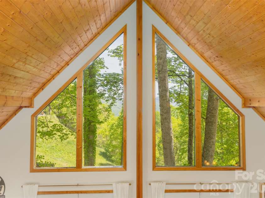 1095 Big Rockys Road, Bryson City, NC 28713.  MLS# CAR4376352, YatesRealty ID 21331. 