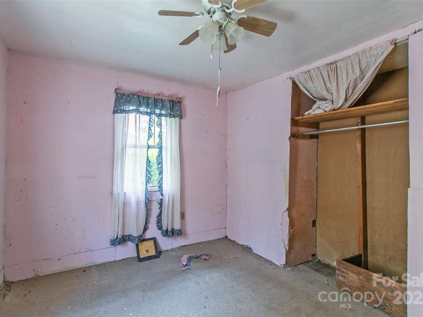 121 Sugar Cove Road, Weaverville, NC 28787.  MLS# CAR4271474, YatesRealty ID 21332. 