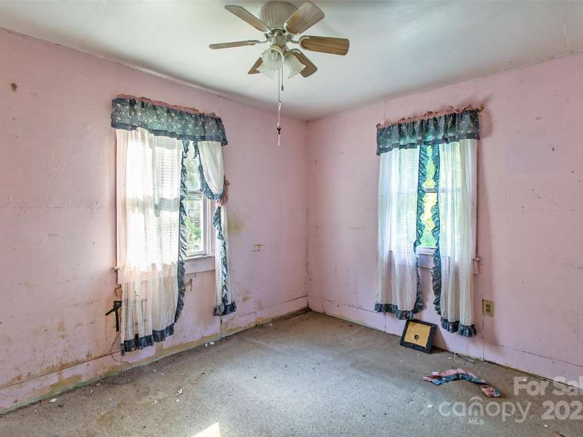 121 Sugar Cove Road, Weaverville, NC 28787.  MLS# CAR4271474, YatesRealty ID 21332. 