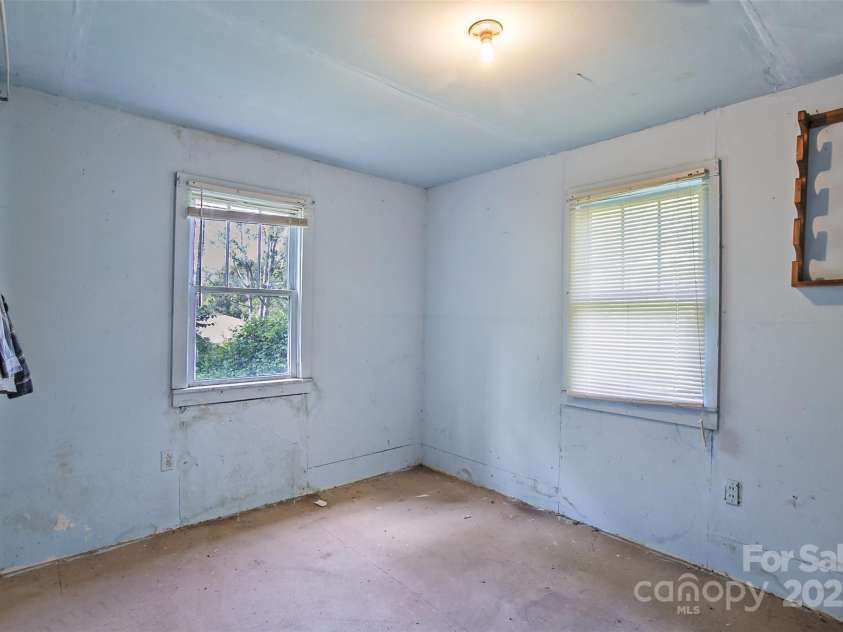 121 Sugar Cove Road, Weaverville, NC 28787.  MLS# CAR4271474, YatesRealty ID 21332. 