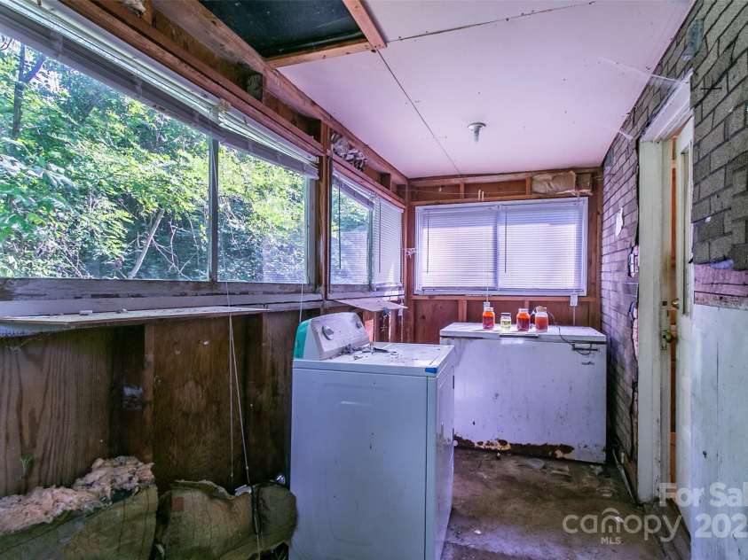 121 Sugar Cove Road, Weaverville, NC 28787.  MLS# CAR4271474, YatesRealty ID 21332. 