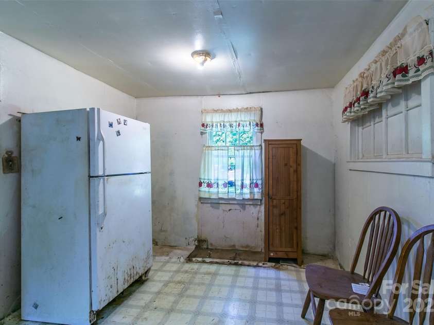 121 Sugar Cove Road, Weaverville, NC 28787.  MLS# CAR4271474, YatesRealty ID 21332. 