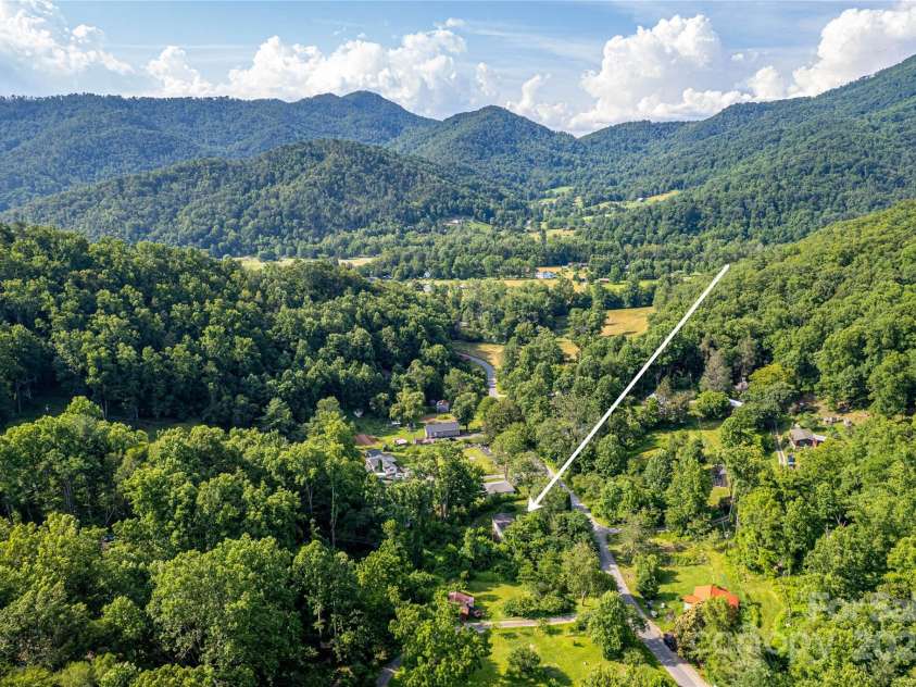 121 Sugar Cove Road, Weaverville, NC 28787.  MLS# CAR4271474, YatesRealty ID 21332. 