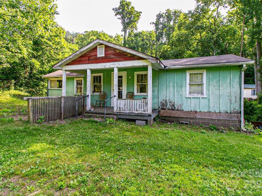 121 Sugar Cove Road, Weaverville, NC 28787.  MLS# CAR4271474, YatesRealty ID 21332. 