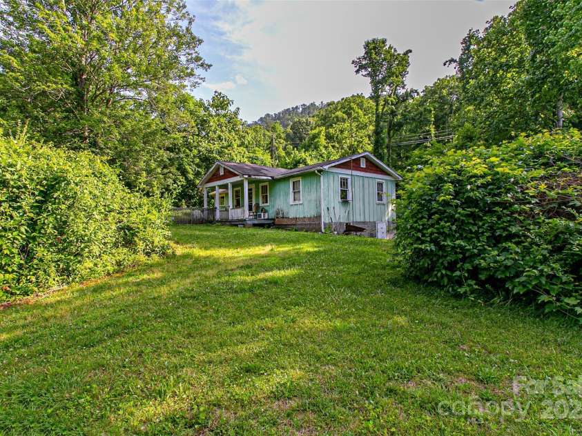121 Sugar Cove Road, Weaverville, NC 28787.  MLS# CAR4271474, YatesRealty ID 21332. 