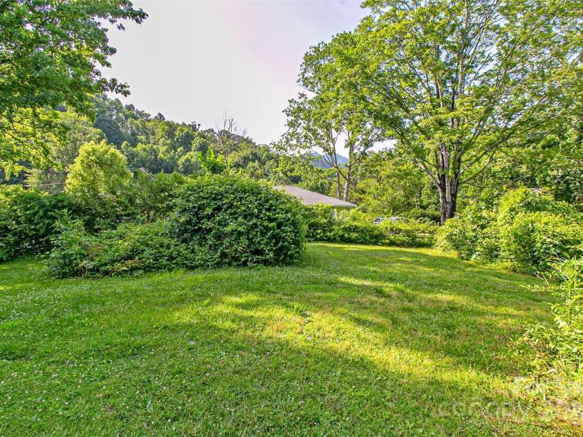 121 Sugar Cove Road, Weaverville, NC 28787.  MLS# CAR4271474, YatesRealty ID 21332. 