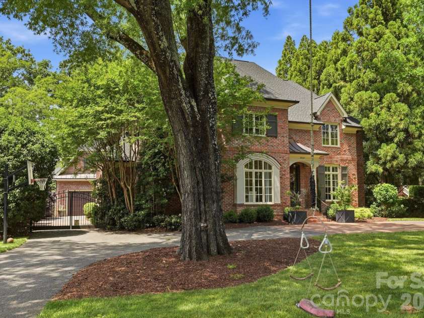 2012 Harris Road, Charlotte, NC 28211.  MLS# CAR4377755, YatesRealty ID 21333. 