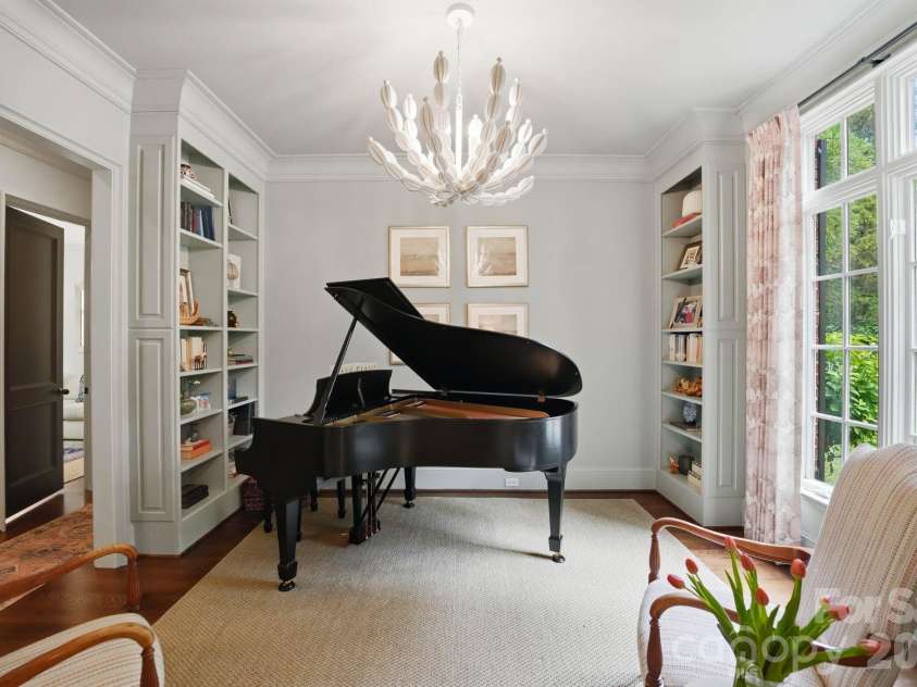 2012 Harris Road, Charlotte, NC 28211.  MLS# CAR4377755, YatesRealty ID 21333. 