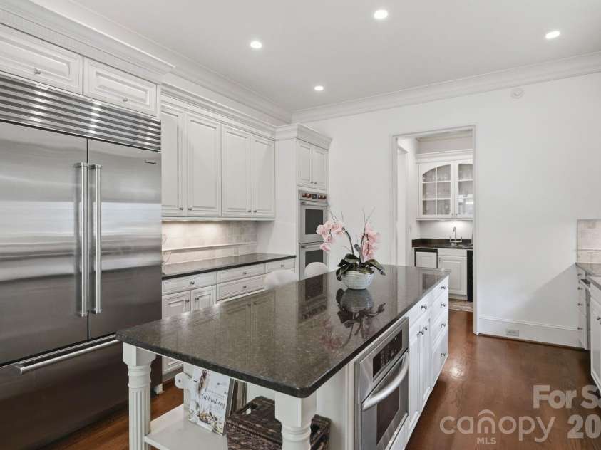 2012 Harris Road, Charlotte, NC 28211.  MLS# CAR4377755, YatesRealty ID 21333. 