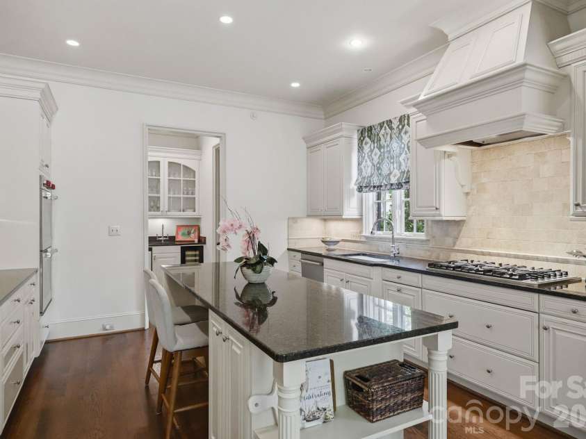2012 Harris Road, Charlotte, NC 28211.  MLS# CAR4377755, YatesRealty ID 21333. 
